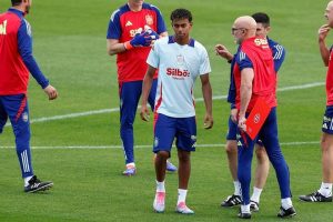 Read more about the article 德拉富恩特與巴塞矛盾升級：亞馬爾傷勢未愈仍被強征　西足內部裂痕全面爆發