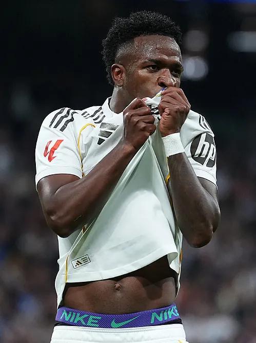 Read more about the article 皇馬豪取西甲七連勝緊咬巴塞僅差1分！姆巴佩補時8分鐘壓哨點殺巴列卡諾